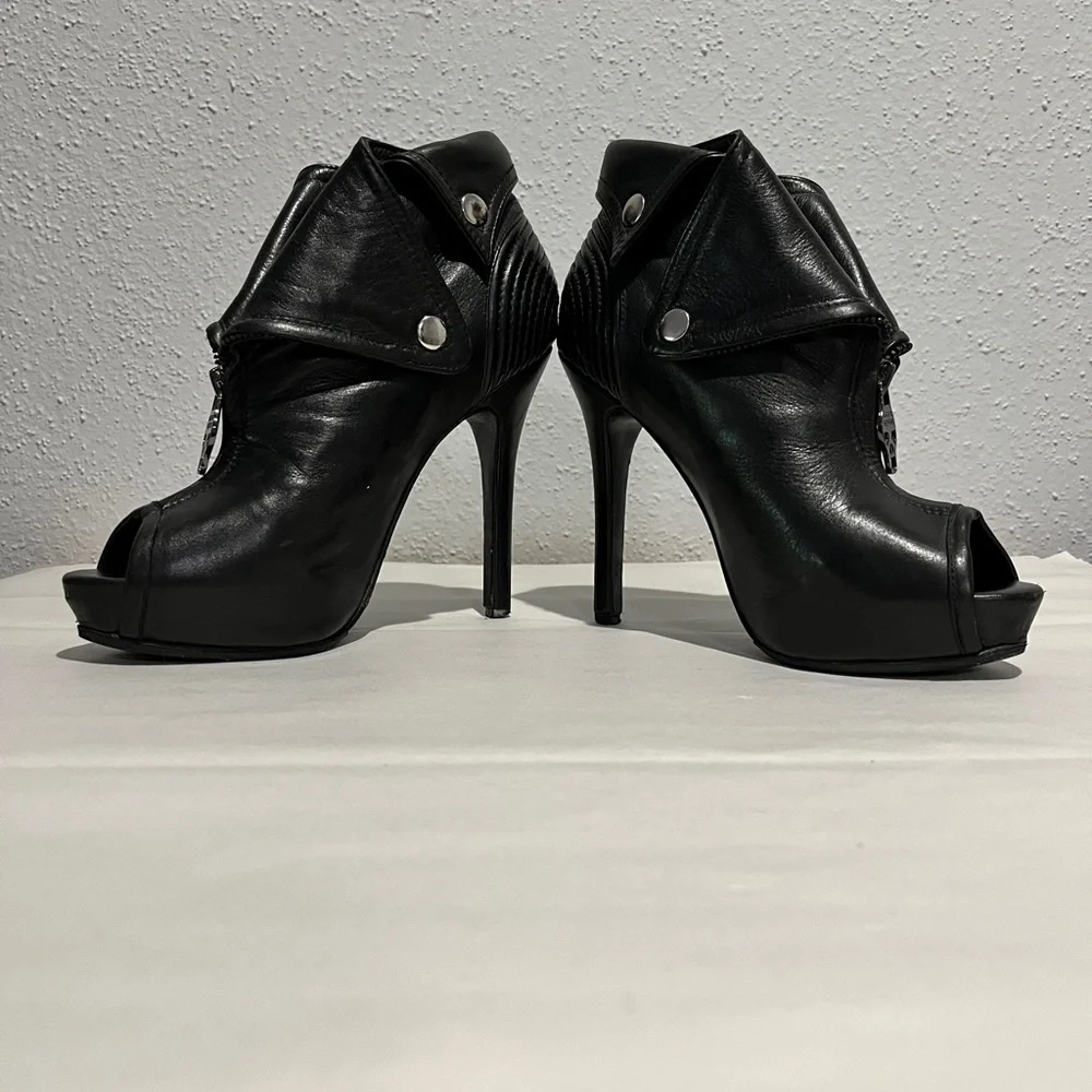 🔥Alexander McQueen 6 Stilettos moto jacket style shoes! Preloved by me🔥 - Picture 1 of 16